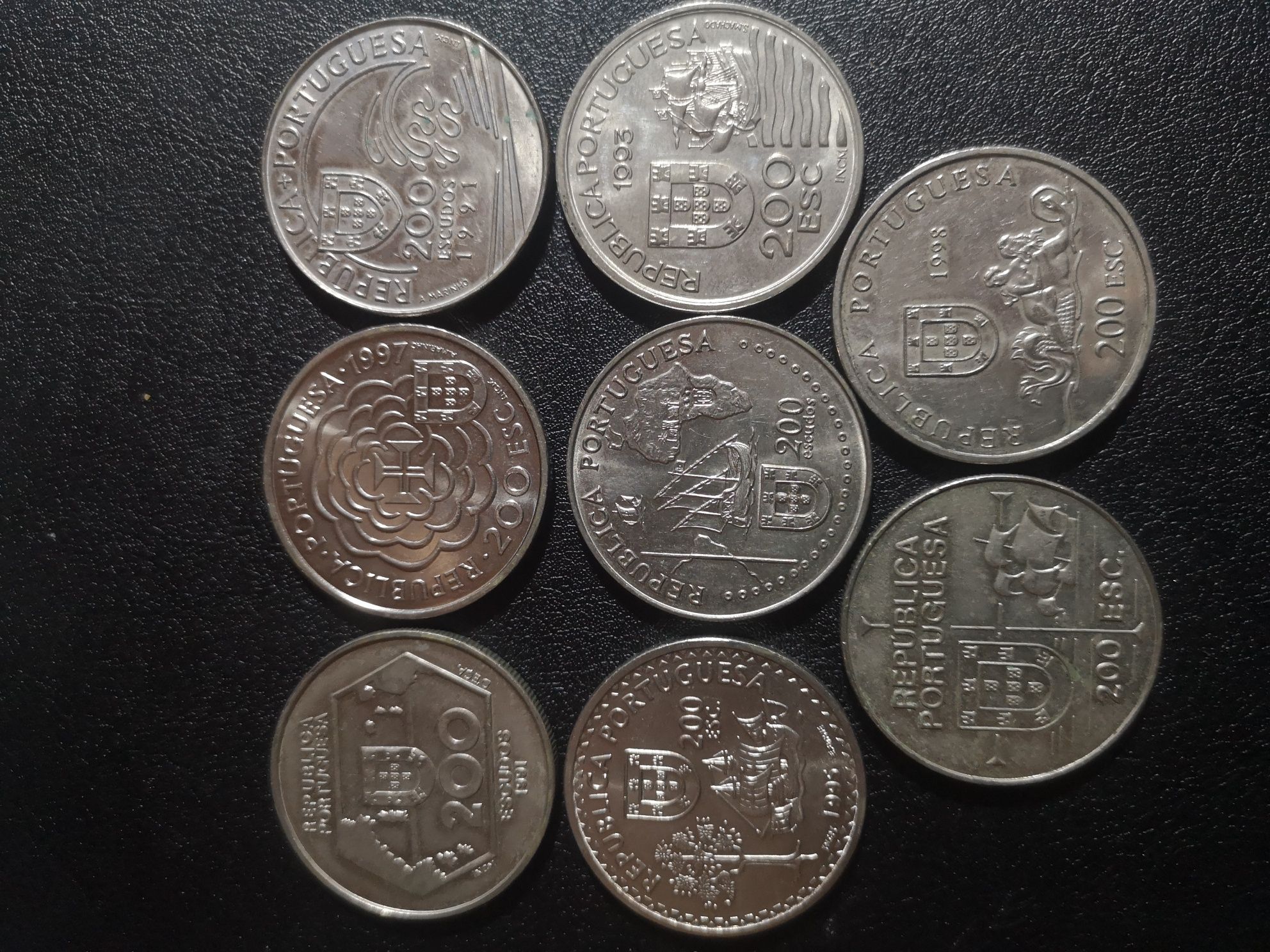 Moedas de 100 e 200 escudos de colecção