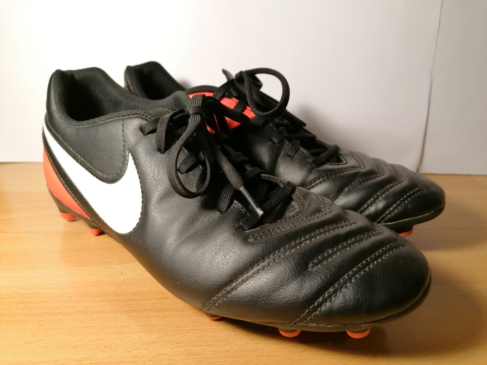 Korki NIKE tiempo