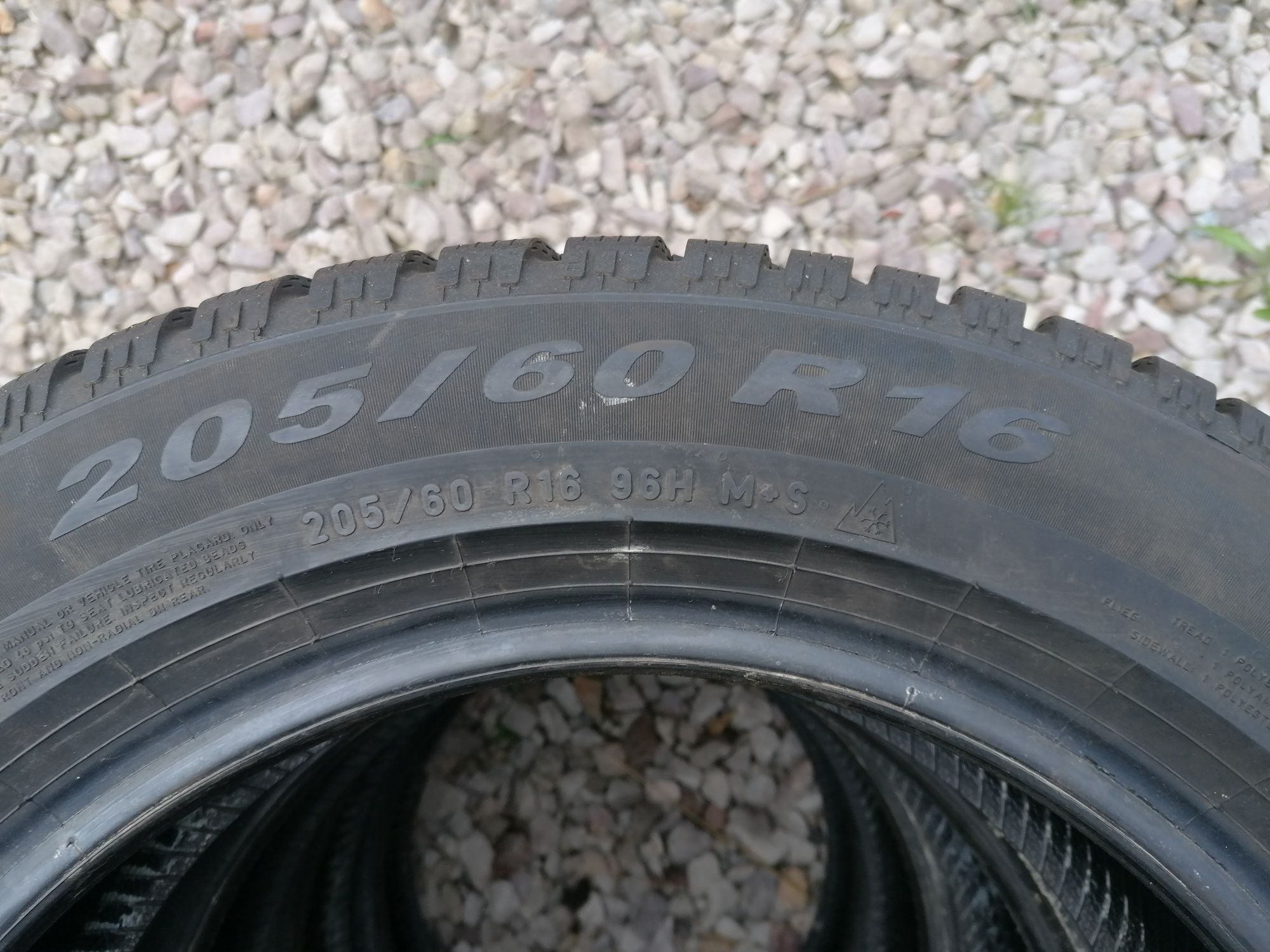 205/60/16 Pirelli 2023 rok zimowe