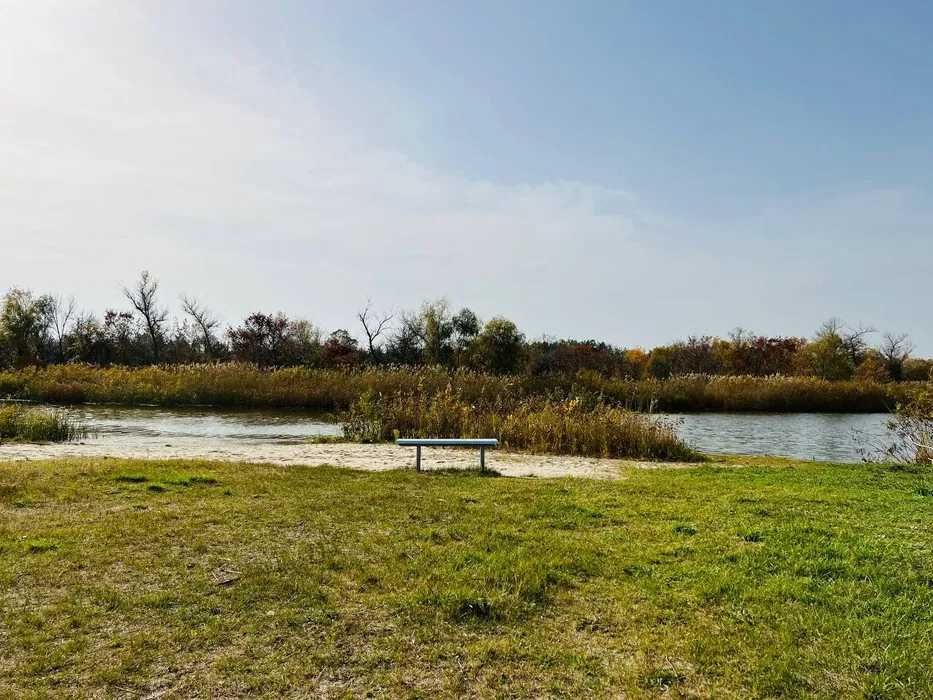 Продам участок в пос.Обуховка недалеко от леса и реки