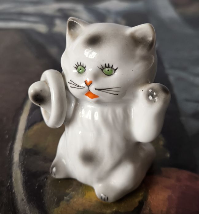 Figurka kot Rumunia  piękna stara porcelana