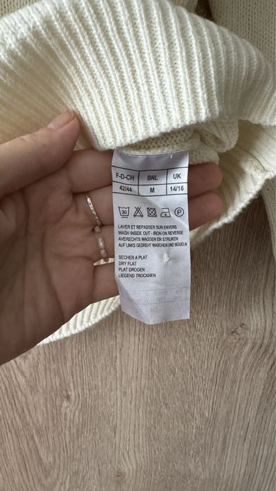 Вінтажний светр з вишивкою