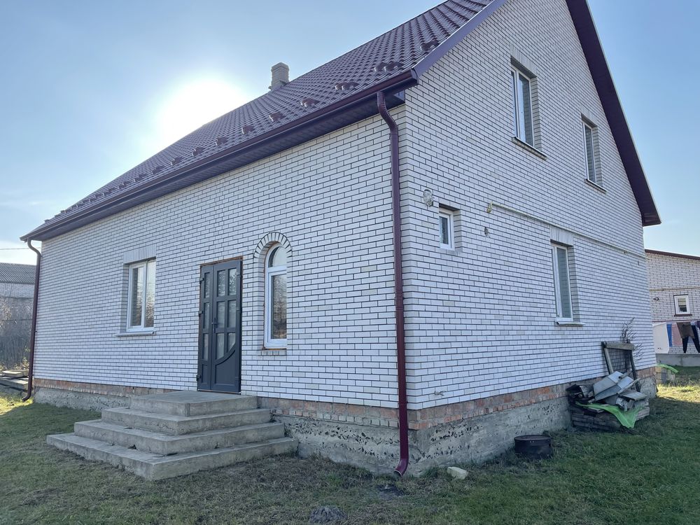 Продам будинок із земельною ділянкою 0,20 га.