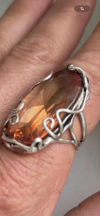 Продаются кольца серебряные с камнями