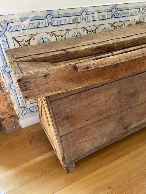 Movel de carpinteria antigo em muito bom estado