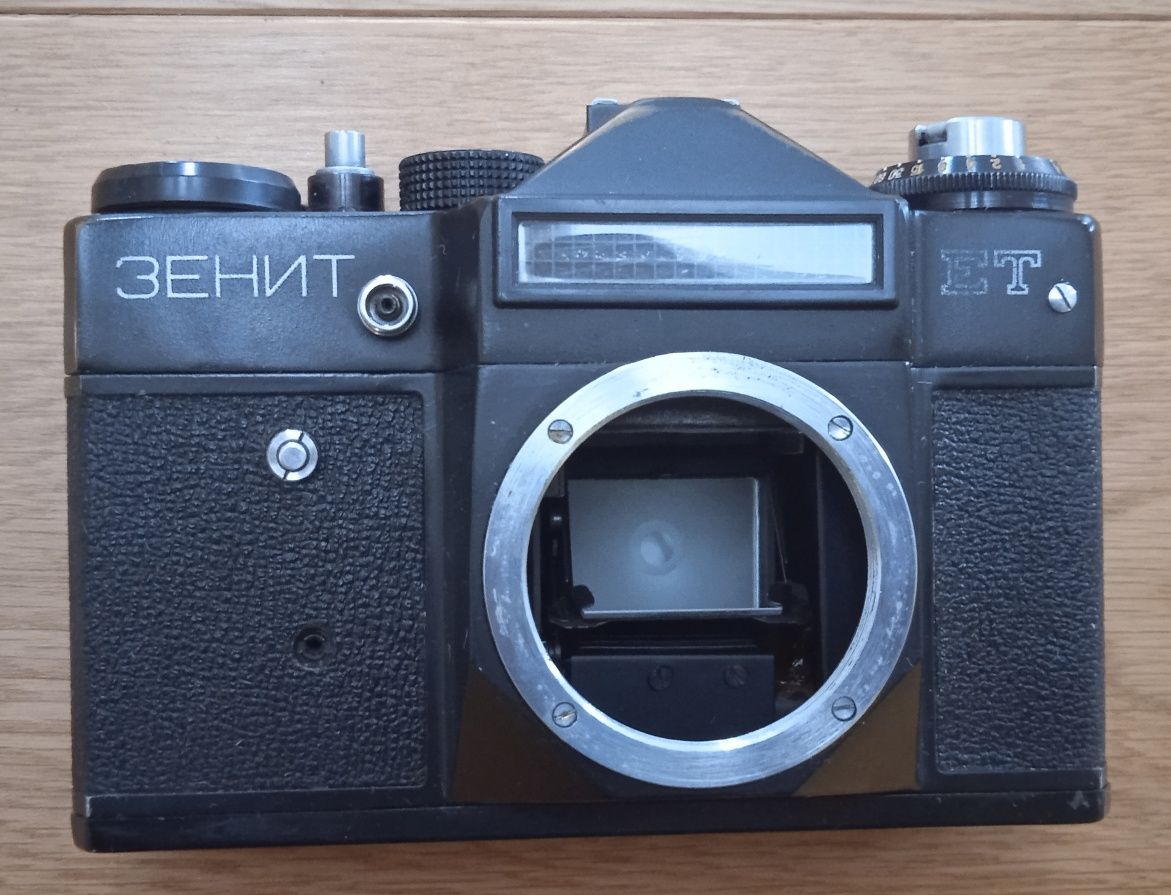 Nikon  F 55 / bez obiektywu/ samo body /