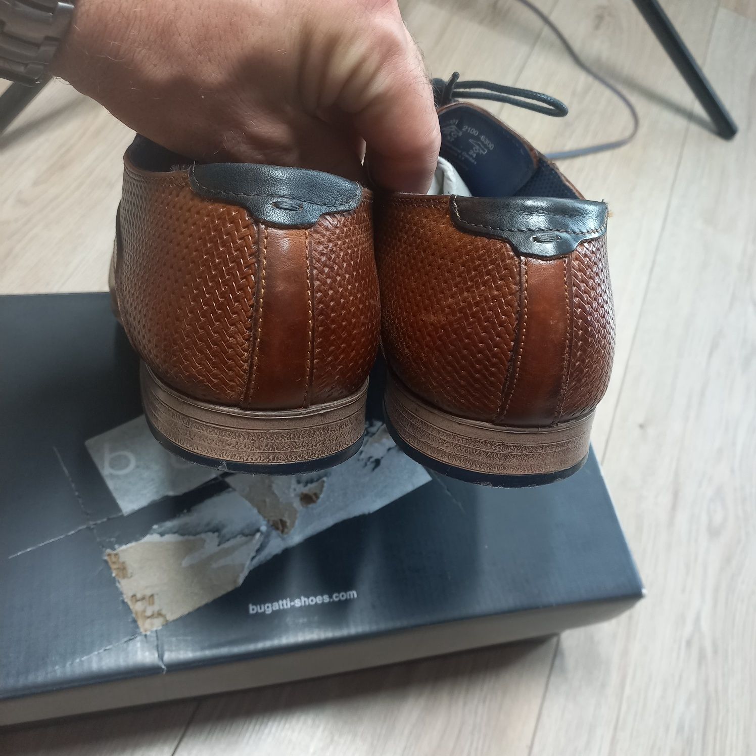 Buty wizytowe Bugatti