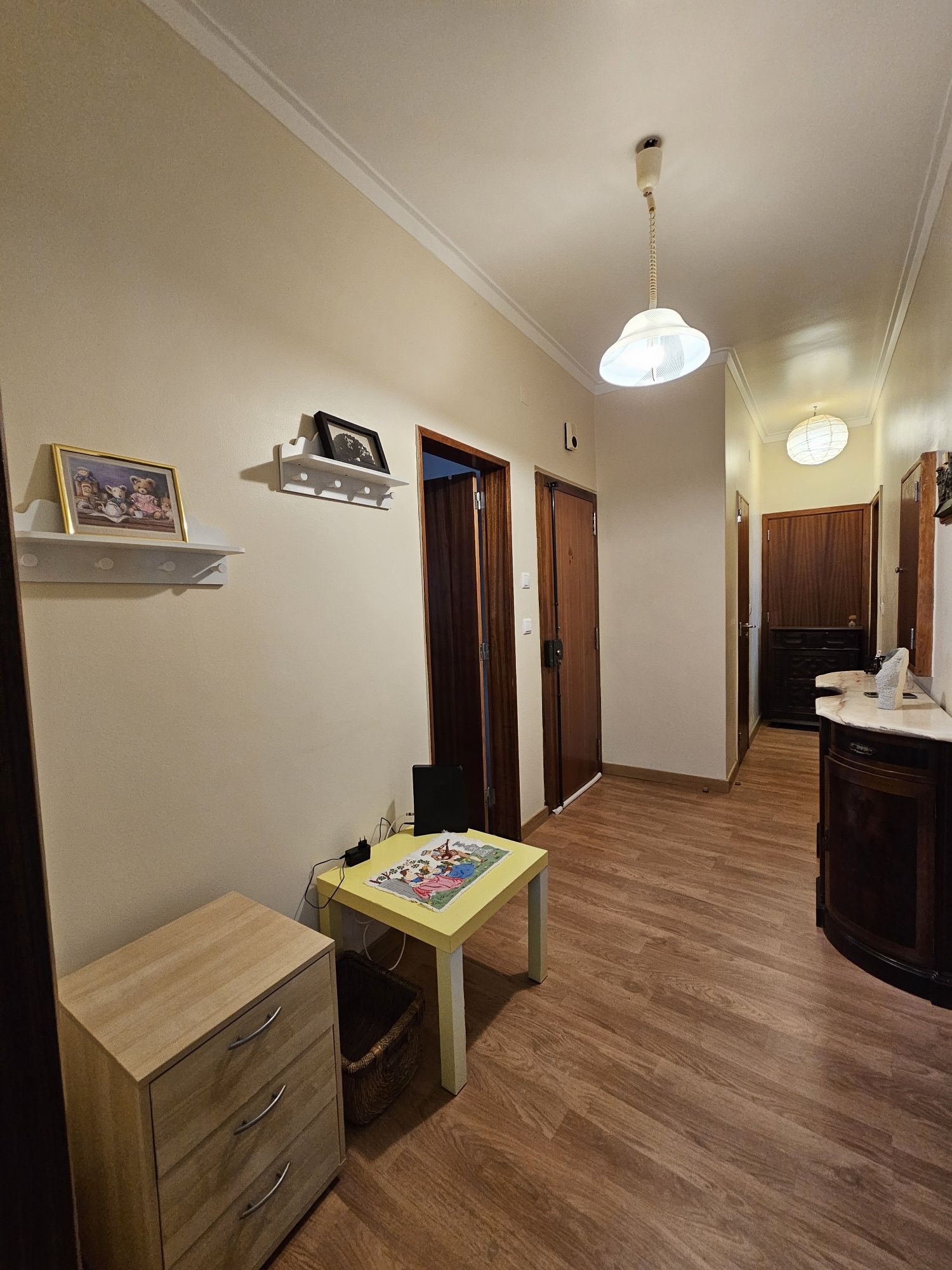 Quarto para Jovem Trabalhadora em Famões, Odivelas (Lisboa)