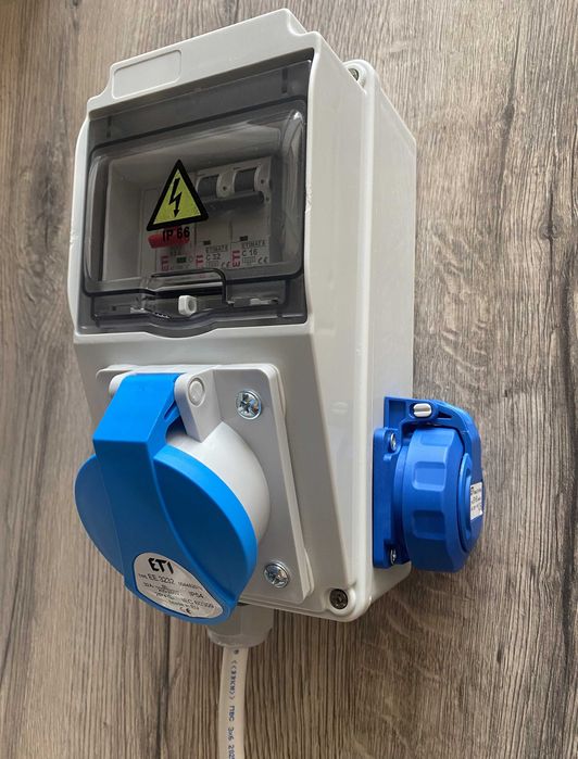 Щит для зарядки електромобіля з дод. розеткою (230В_Ком 7,3 кВт+2 кВт)