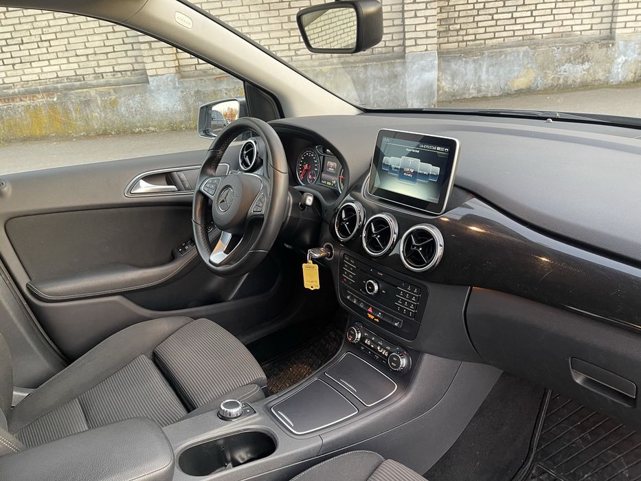 Електрокар Мерседес  В250е