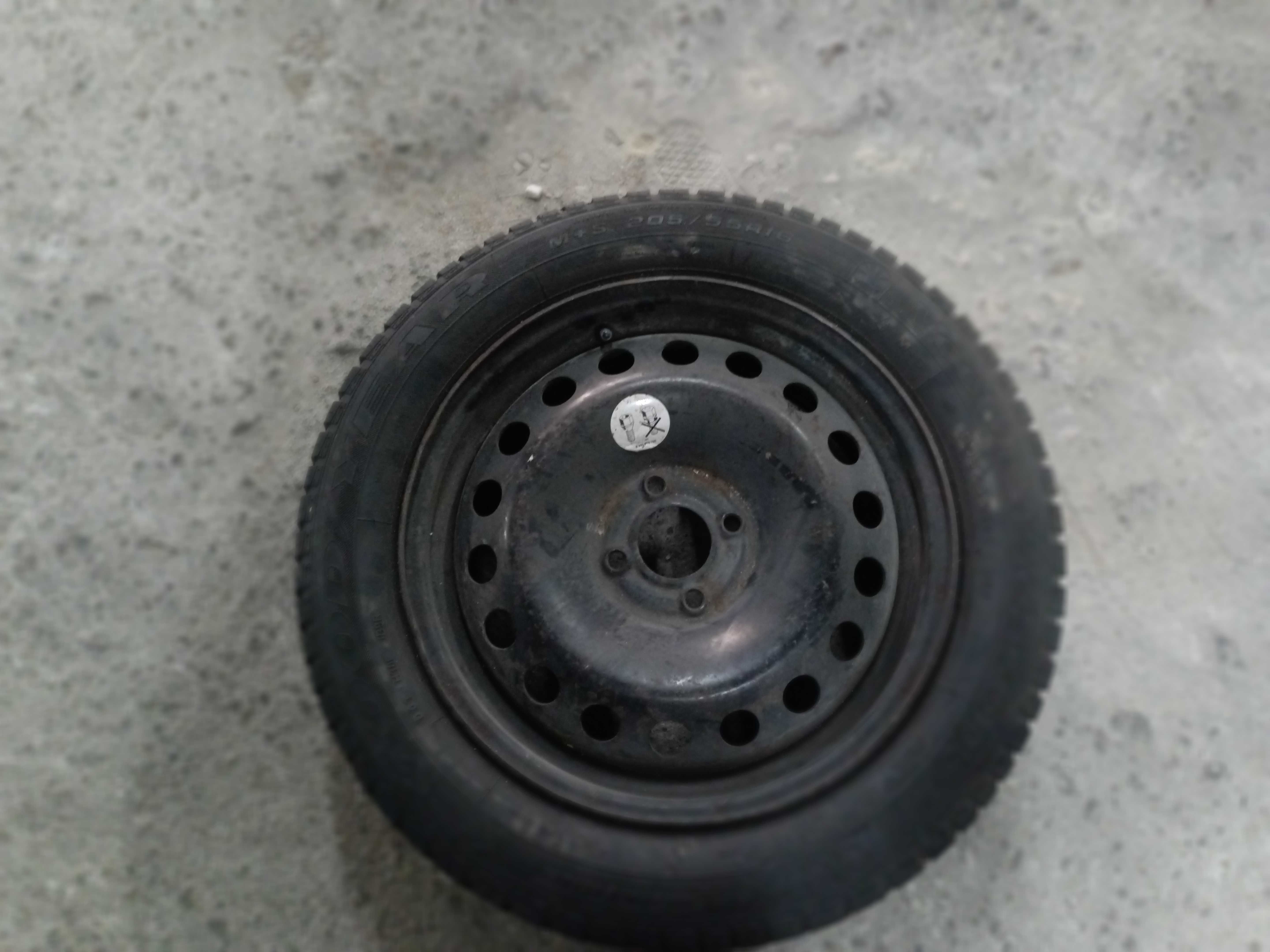 Roda de carro semi nova