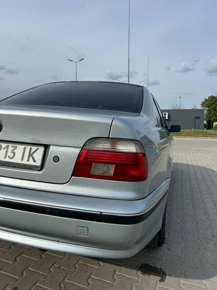 Продаю bmw 523