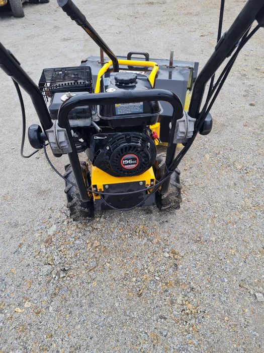 Zamiatarka odśnieżarka LUMAG KM600 kosz pług