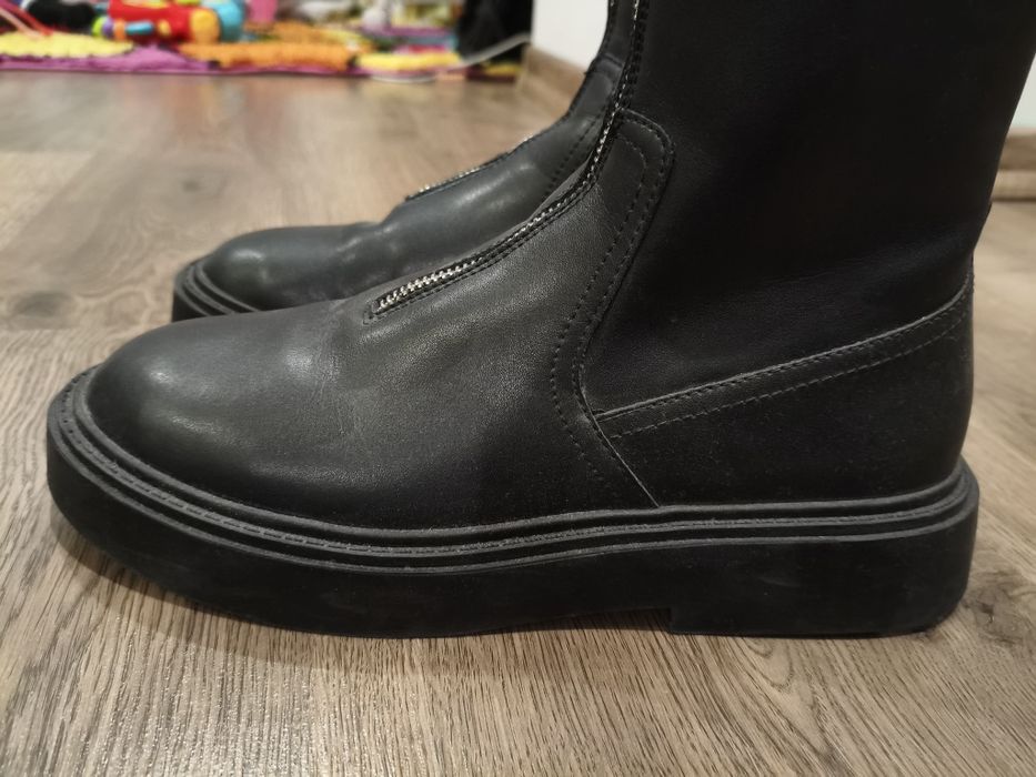 Продам шкіряні  ботінки 39 розмір