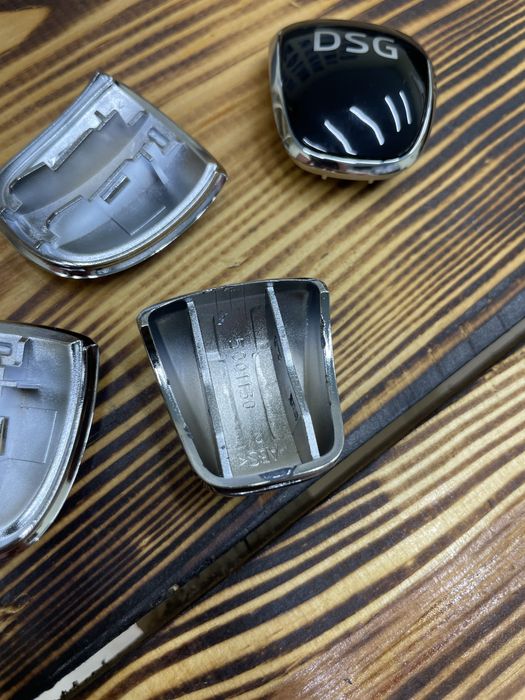 Емблема накладка на селектор акпп DSG Skoda Octavia A7 Superb 3