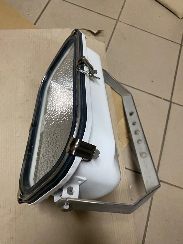Lampa zewnętrzna