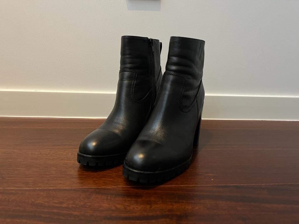 Botas Bimba y Lola em pele preta