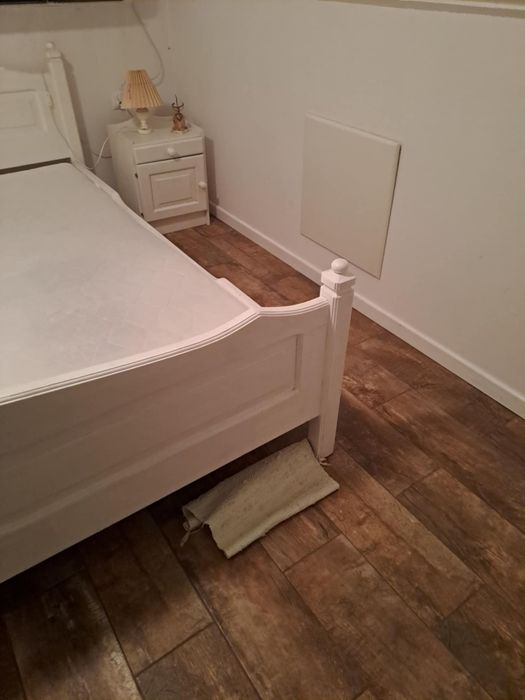 Łóżko drewniane, białe 180/200 , ze stelażem, z materacami z szafkami