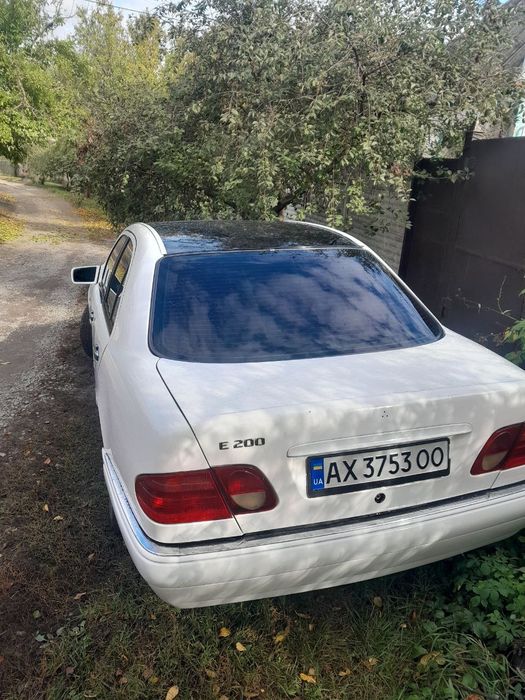 Mercedes-Benz E200 AVANT-GARDE 2л. Газ бензин