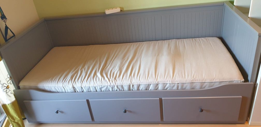 Hemmes (Ikea) Cama individual/casal.