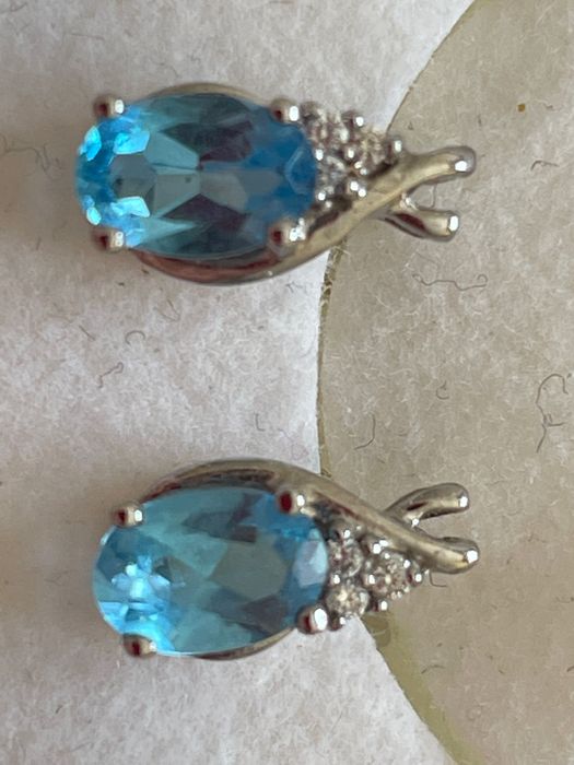Złote kolczyki z topazami i diamentami
