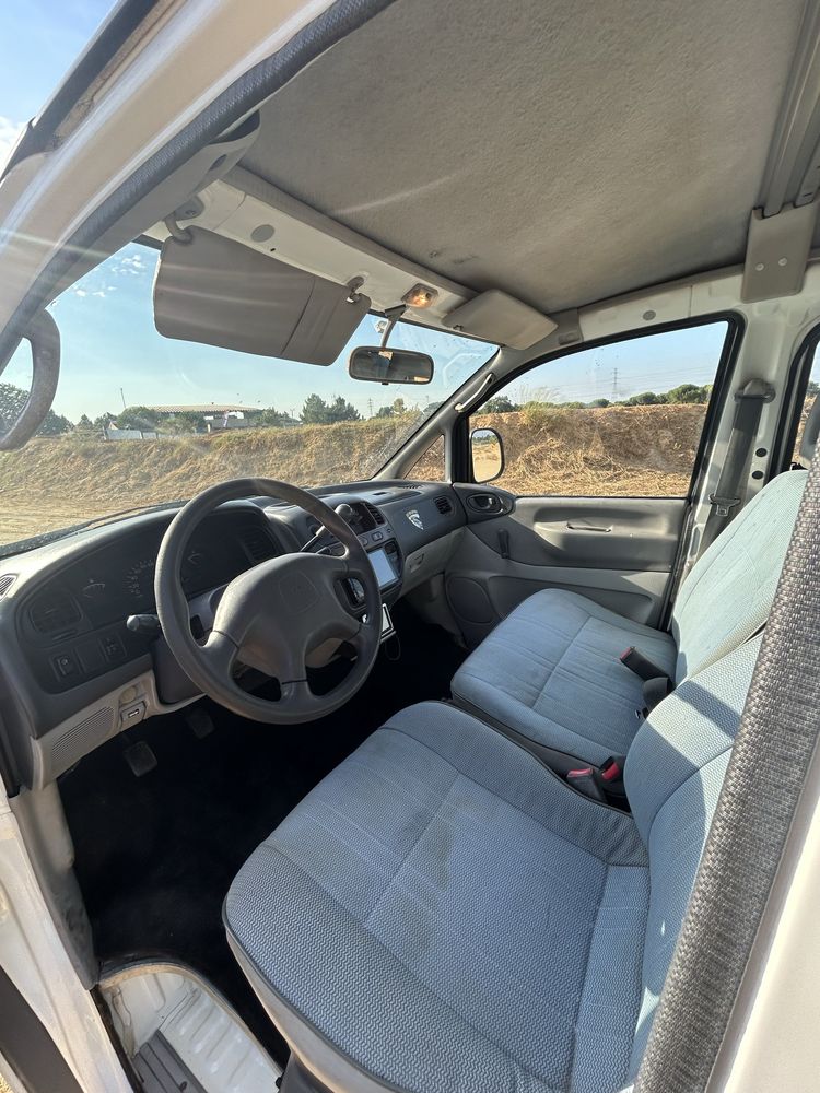 Mitsubishi L400 - 9 lugares