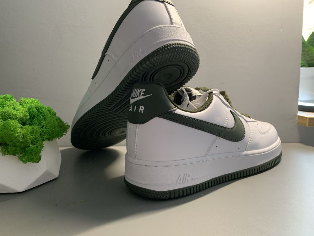 Чоловічікросівки Nike air force зелені 42 розмір