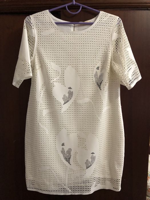 Сукня жіноча біла