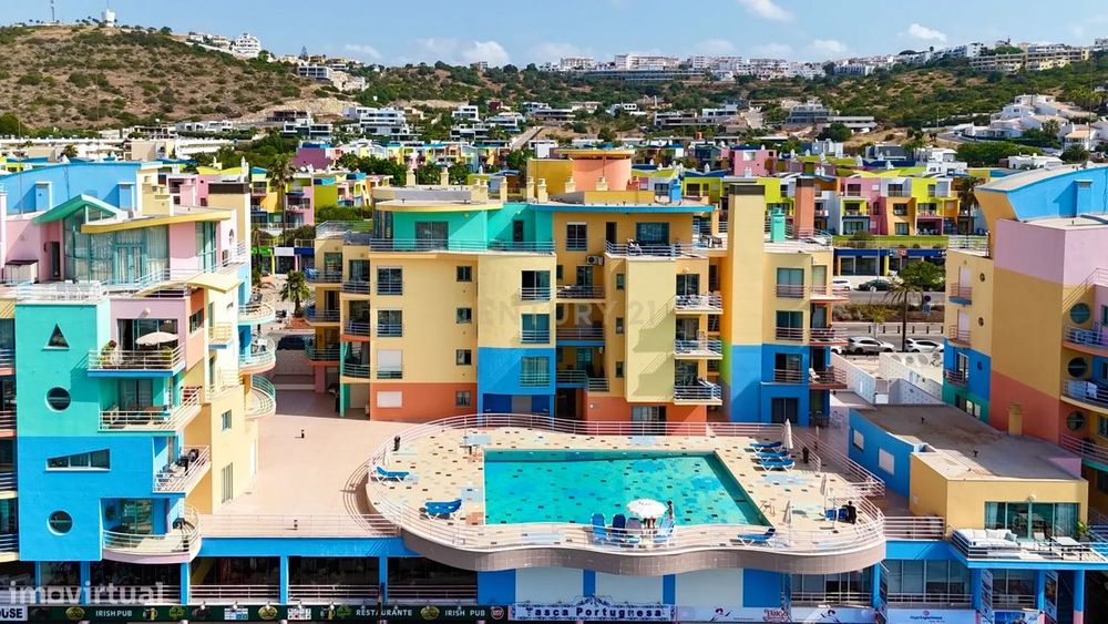 Apartamento T1, na 1a linha sobre a Marina de Albufeira, com garagem e