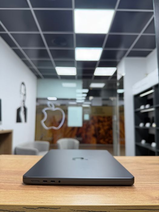 MacBook Pro 14' 2025 (M4/16gb/512 SSD) Стан НОВОГО 1-7-9-0-3SV
