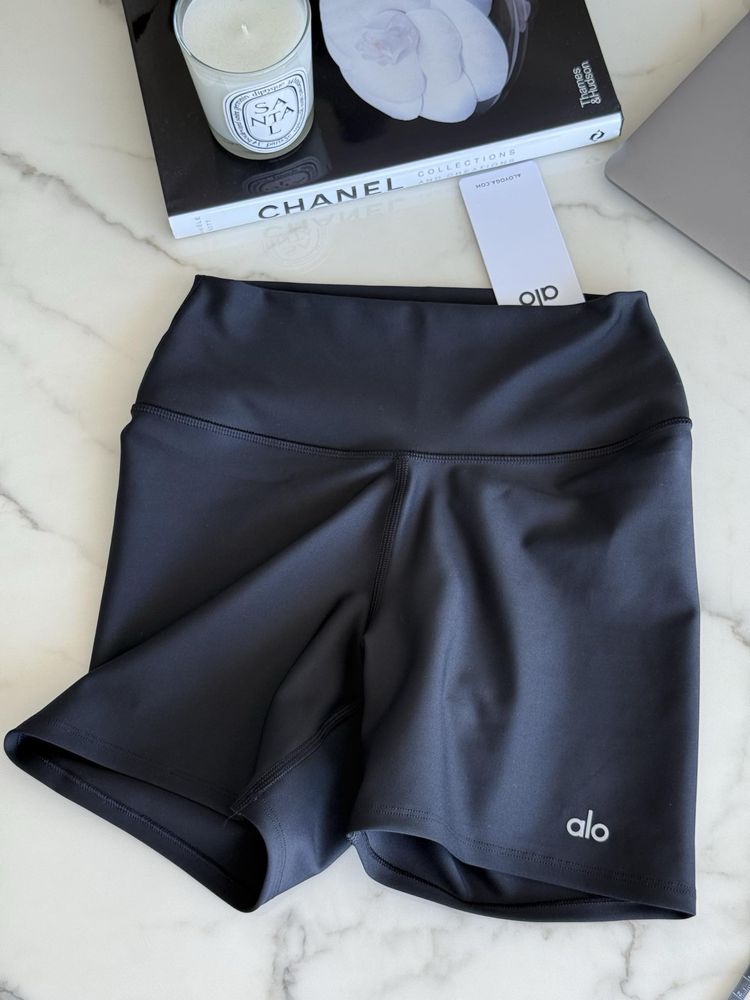 ALO yoga shorts accolade coat airlift white black silver new