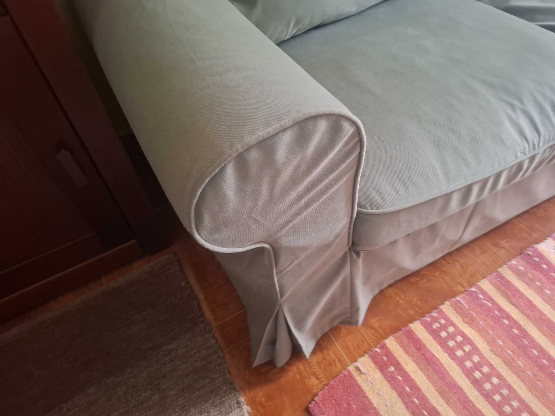 Sofá 2 lugares,com muito pouco uso, confortável