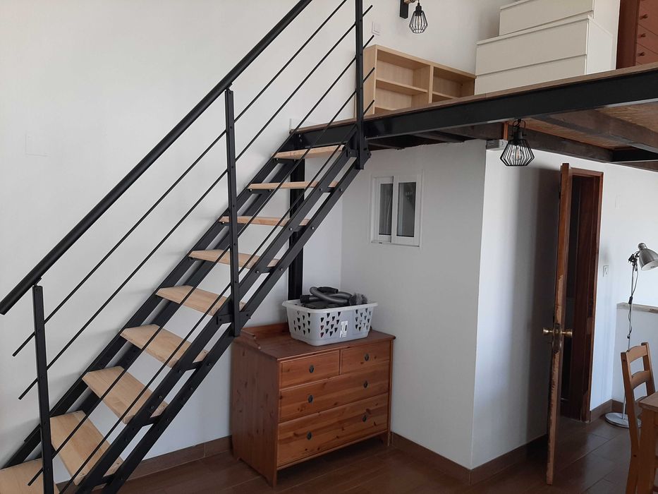 Espaçoso estúdio / T1, mobilado para jovem casal