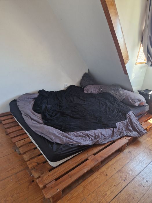 Cama de paletes + colchão