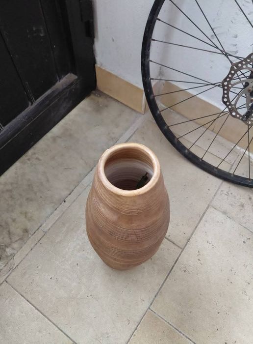 Jarra para flores em bom estado geral