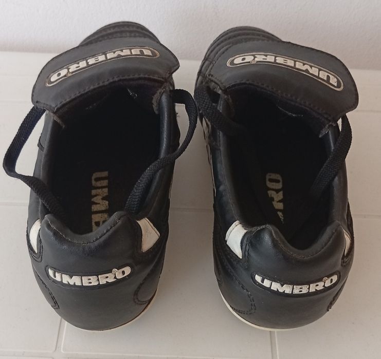 Chuteiras da marca Umbro n. 40