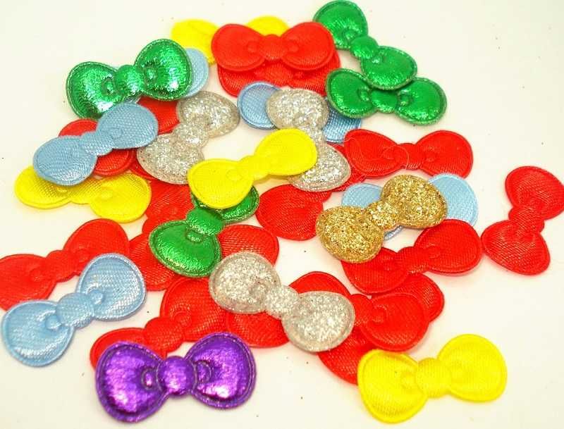 Kolorowe aplikacje kokardki HELLO KITTY komplet 32szt (K012)