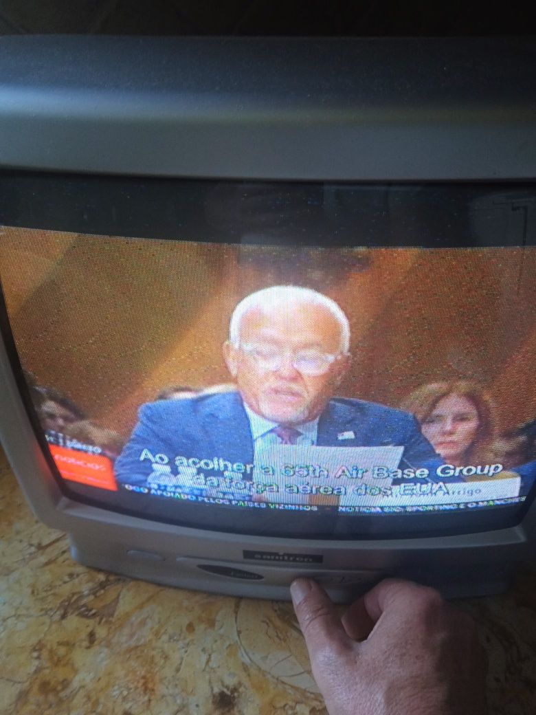 Tv pequena como nova