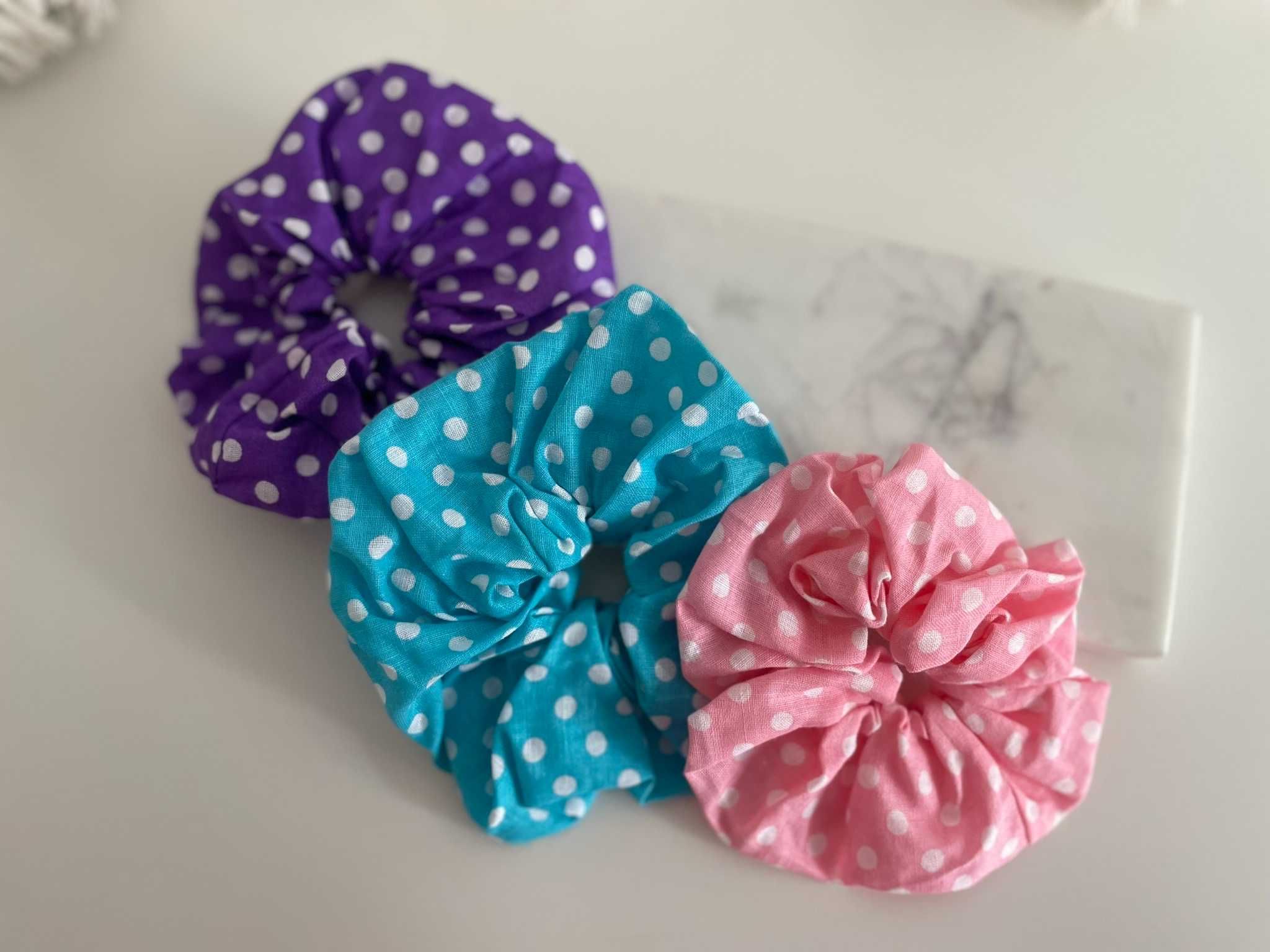 Gumki do włosów groszki grochy fiolet róż niebieska scrunchie owijki