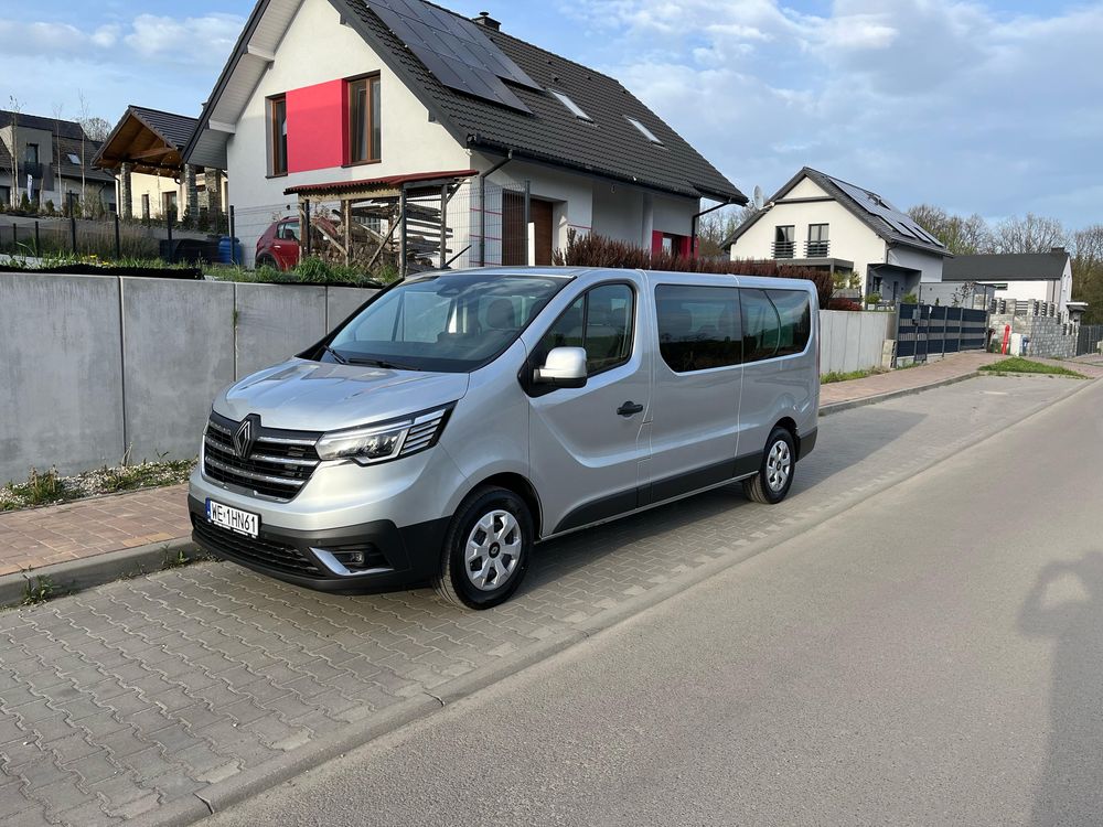 Wynajem busa 9 osobowego Renault Trafic 2024 Long Nowy / wolne terminy