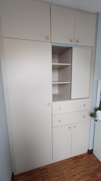 Szafa i pozostałe meble do pokoju dziecięcego