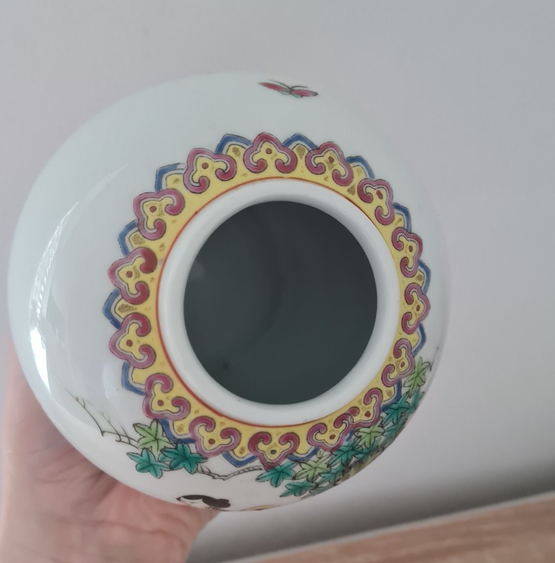 Stary flakon z chińskiej porcelnay