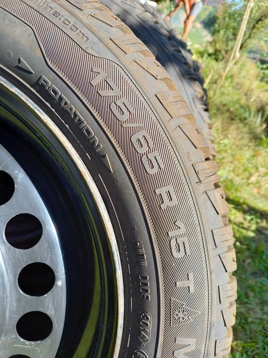 Opony zimowe na felgach stalowych 15"