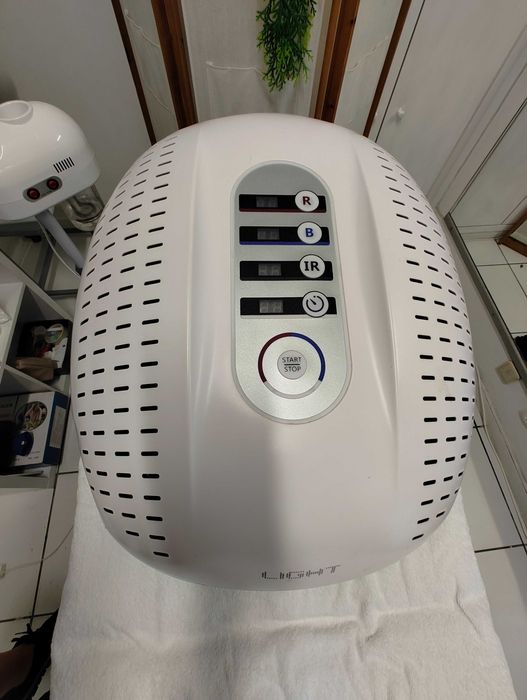 Gabinete de massagem e estética com equipamento