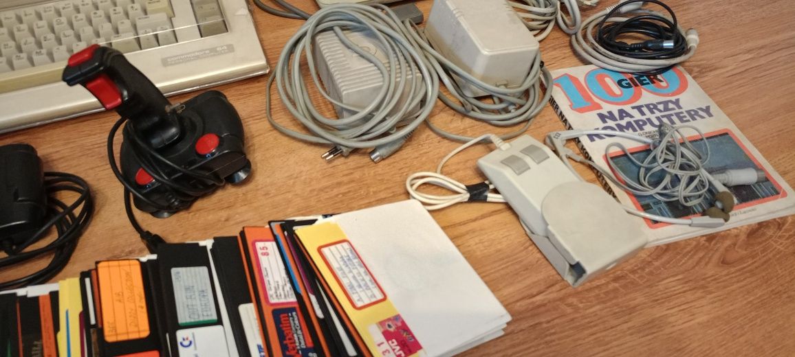 Komputer Commodore c 64. Retro. Komplet.