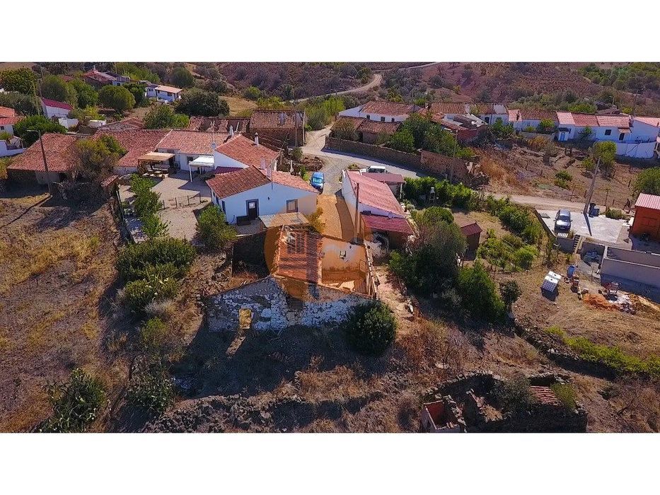 Moradia Isolada Em Ruínas, Para Recuperar Com Terreno De 1.560 M2 -...