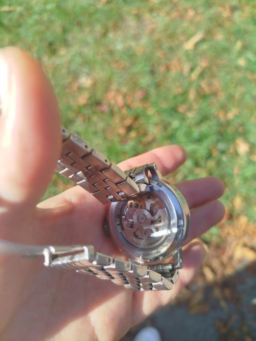 Продам женские часы Fossil.