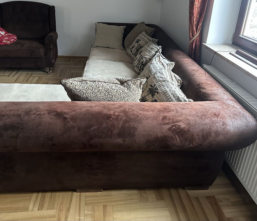 Duży narożnik prawostronny + pufa. Możliwy transport!
