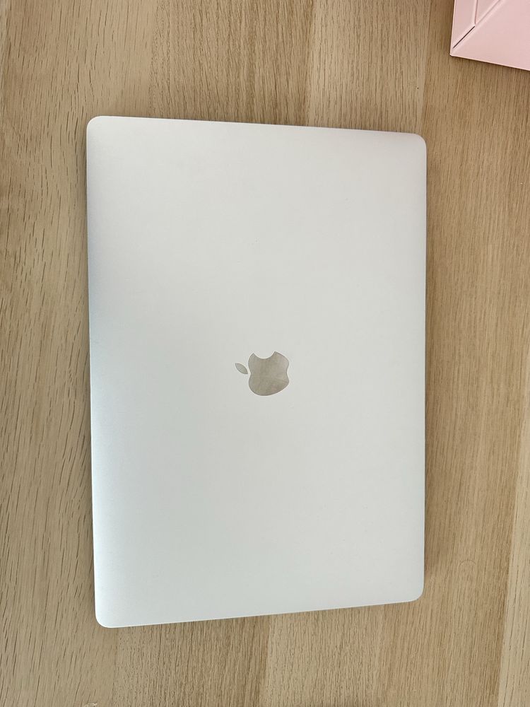 MacBook Pro 15” 2018 – i9/32 GB/1 TB SSD – świetny stan