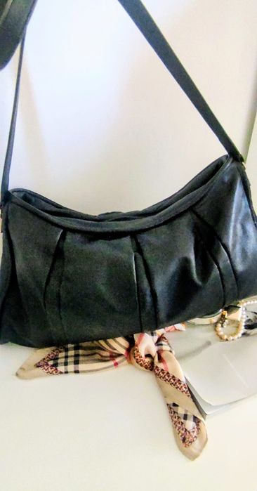 Czarna skórzana torebka under-arm • miękka skóra • elegancka i pojemna